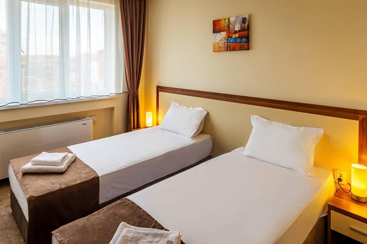 Family Hotel Bulgaria Kharmanli Exteriör bild