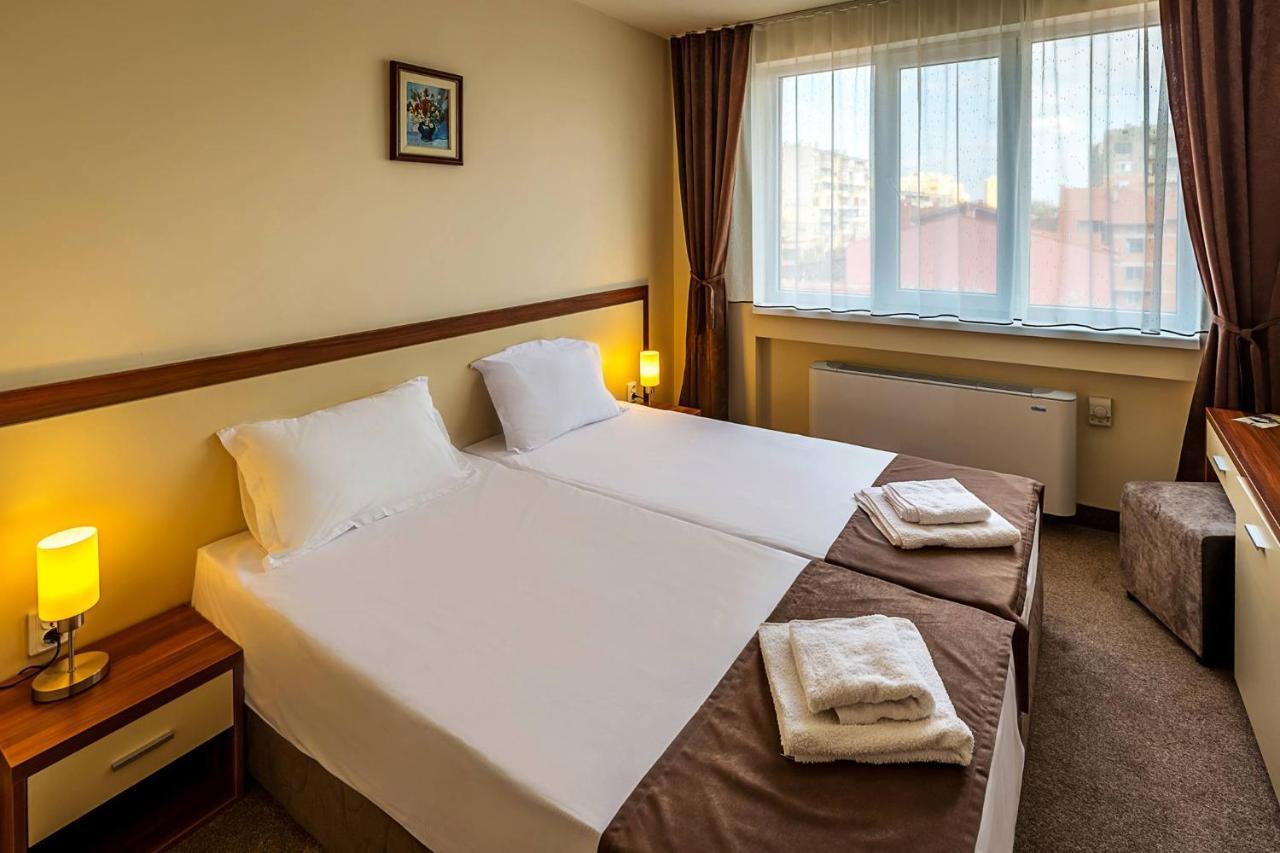 Family Hotel Bulgaria Kharmanli Exteriör bild