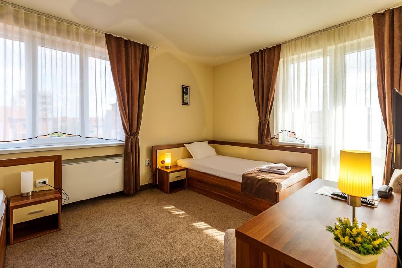 Family Hotel Bulgaria Kharmanli Exteriör bild